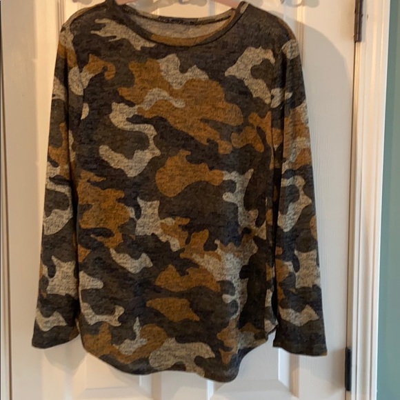 Camo long sleeve sweater NWOT - Picture 1 of 3